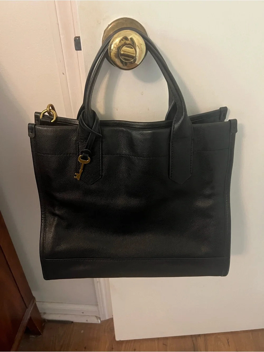 Fossil Black Leather Tote with Gold Hardware and Adjustable Strap - Picture 4 of 14